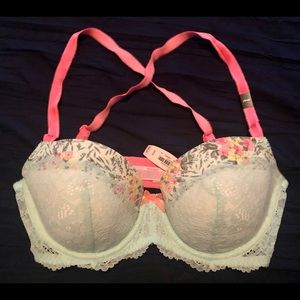 Victoria’s Secret Demi bra. Size 34DD.